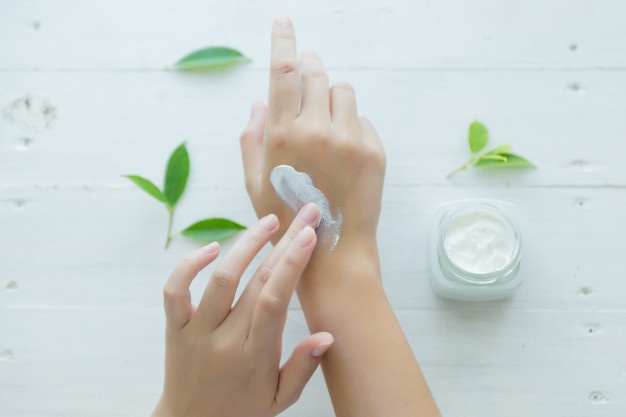 moisturizer cream کرم مرطوب کننده دست و صورت